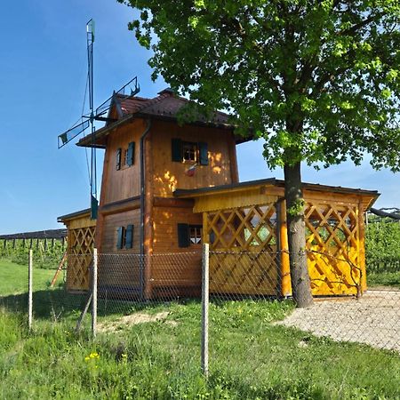 Unique wooden holiday house in nature Lukovica pri Domžalah Buitenkant foto