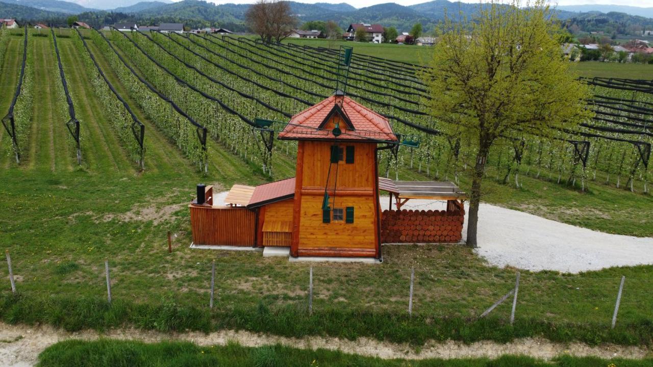 Unique wooden holiday house in nature Lukovica pri Domžalah Buitenkant foto