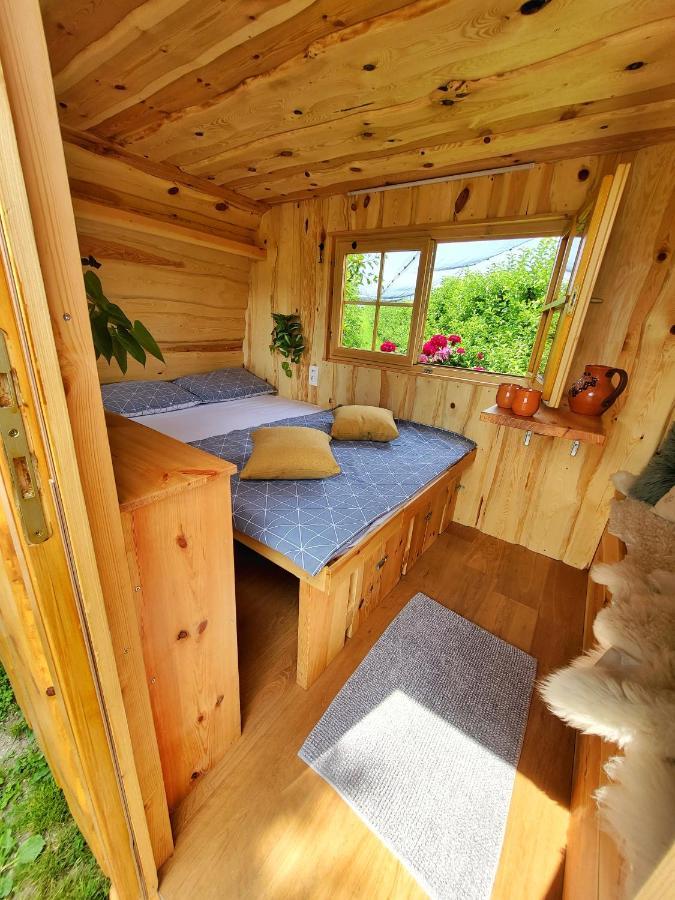 Unique wooden holiday house in nature Lukovica pri Domžalah Buitenkant foto