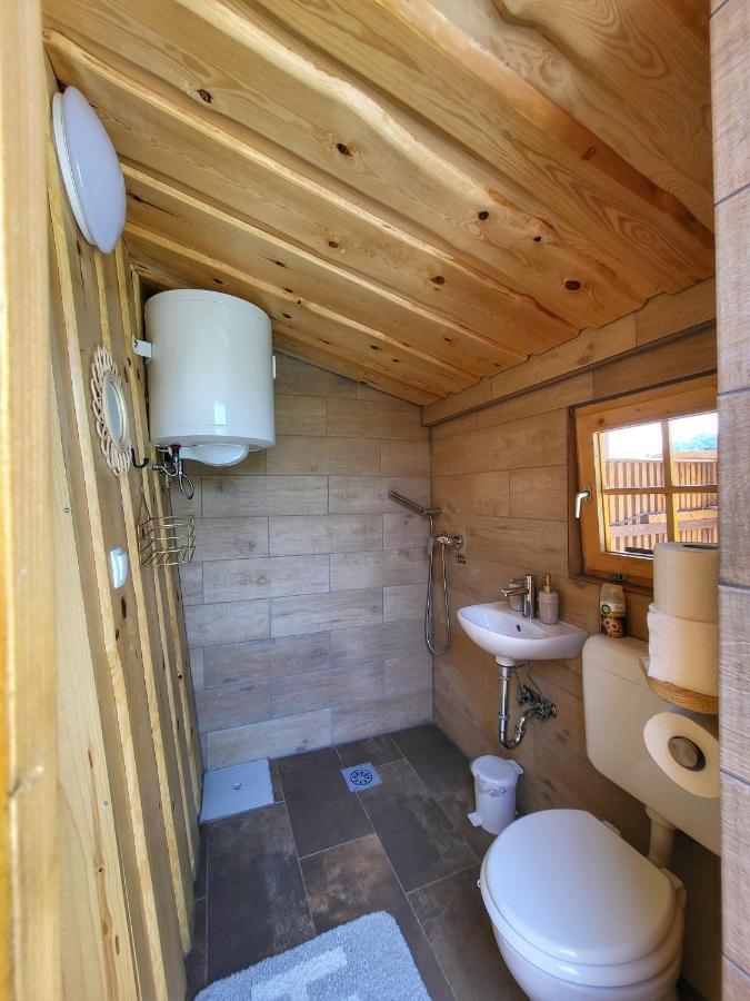 Unique wooden holiday house in nature Lukovica pri Domžalah Buitenkant foto