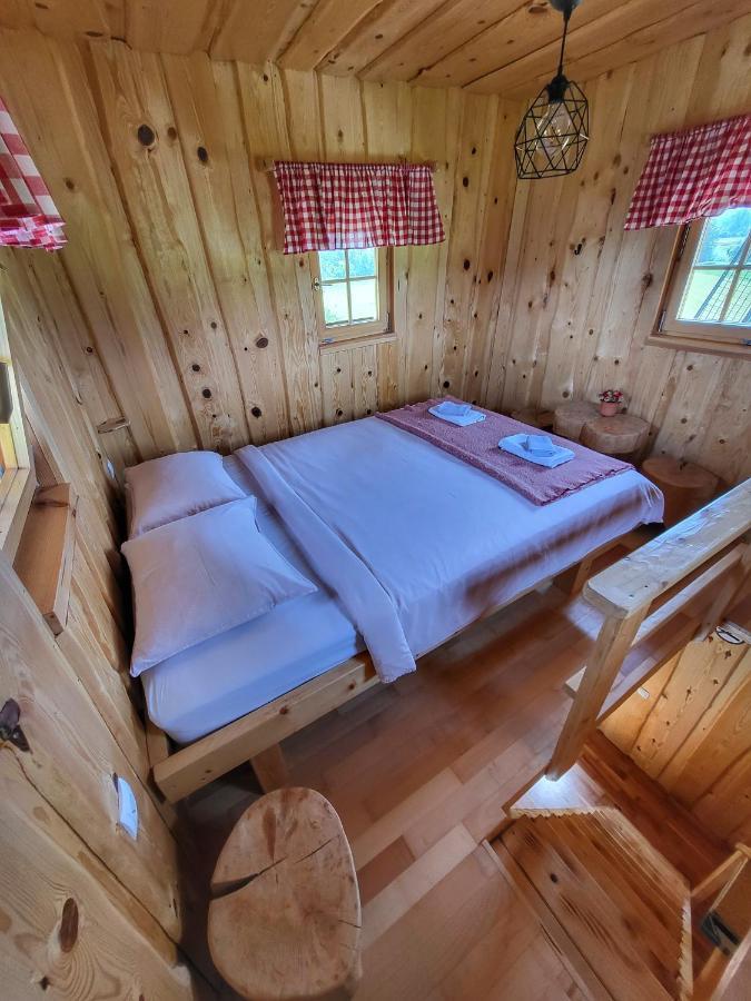 Unique wooden holiday house in nature Lukovica pri Domžalah Buitenkant foto