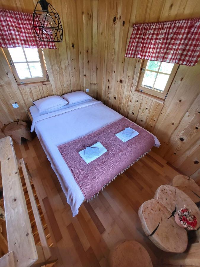 Unique wooden holiday house in nature Lukovica pri Domžalah Buitenkant foto