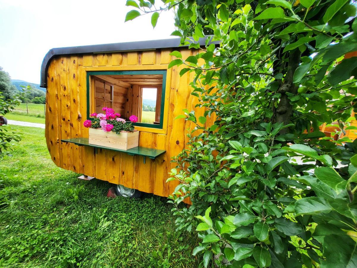 Unique wooden holiday house in nature Lukovica pri Domžalah Buitenkant foto