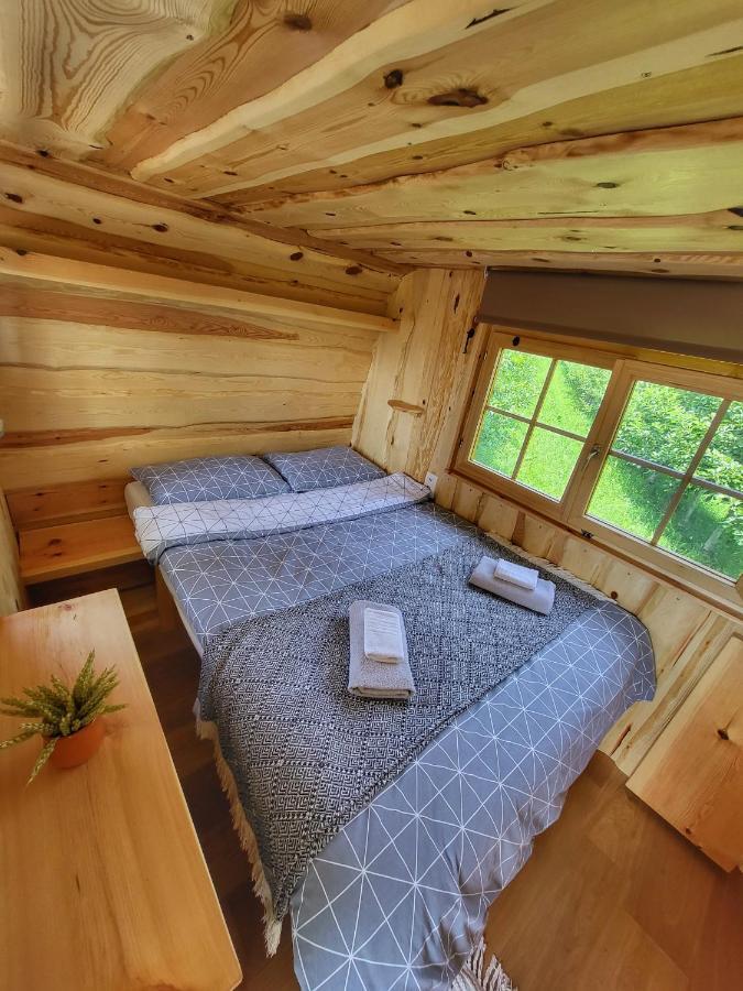 Unique wooden holiday house in nature Lukovica pri Domžalah Buitenkant foto