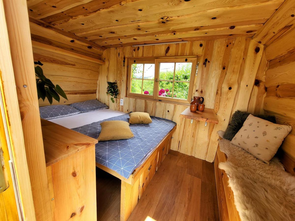 Unique wooden holiday house in nature Lukovica pri Domžalah Buitenkant foto