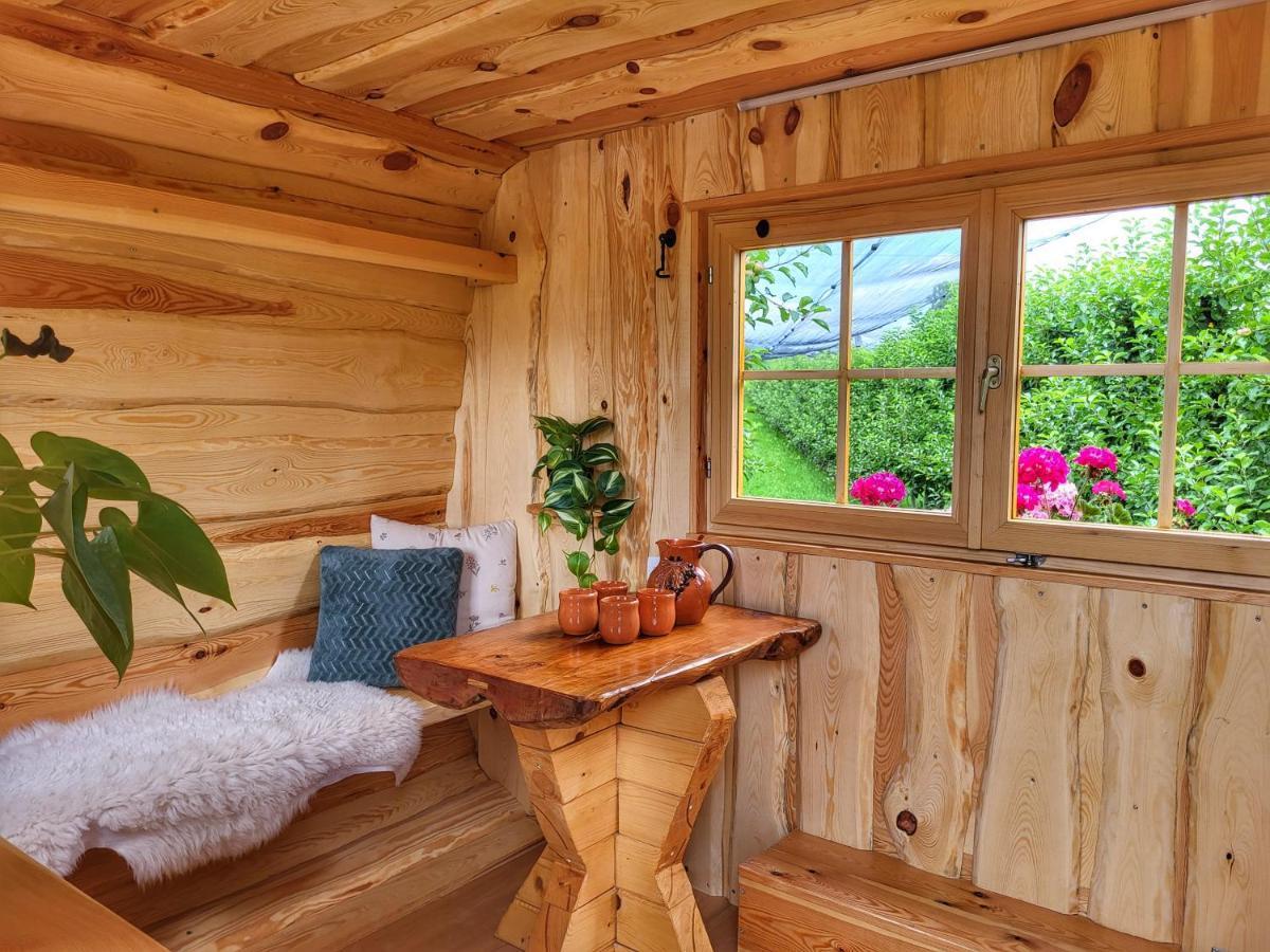 Unique wooden holiday house in nature Lukovica pri Domžalah Buitenkant foto