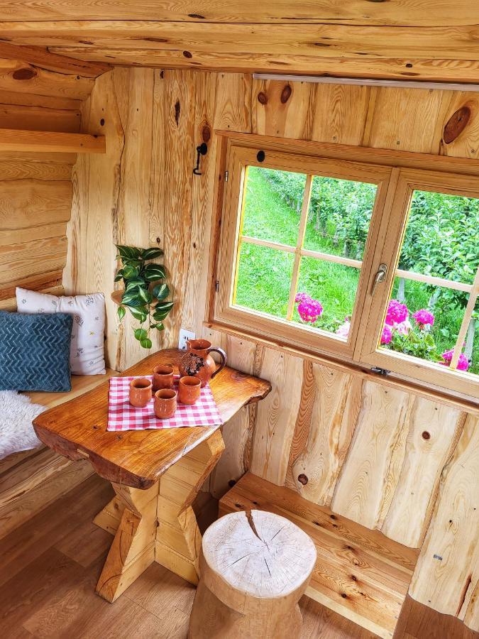 Unique wooden holiday house in nature Lukovica pri Domžalah Buitenkant foto
