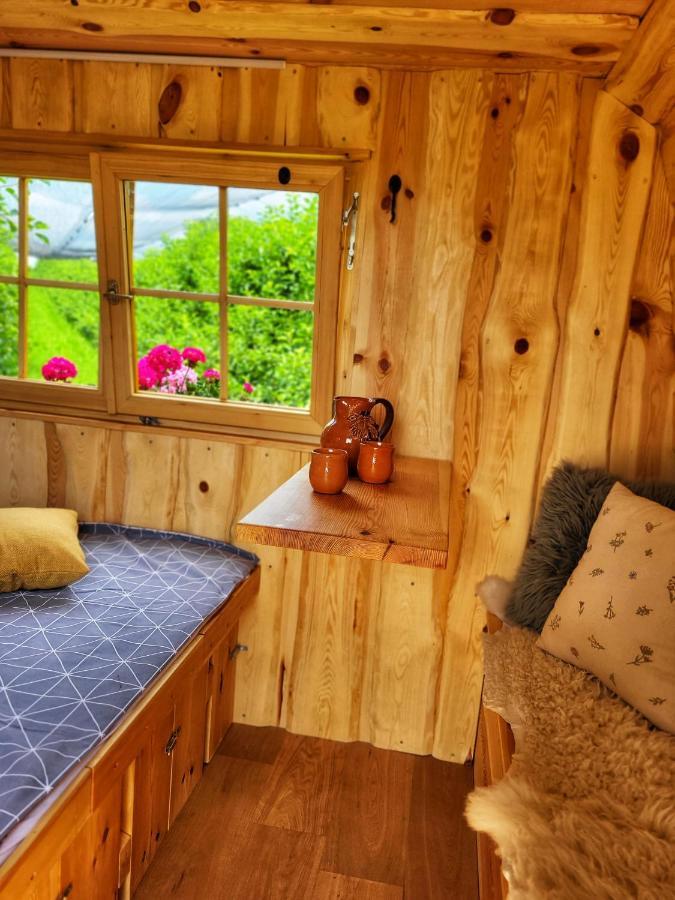 Unique wooden holiday house in nature Lukovica pri Domžalah Buitenkant foto