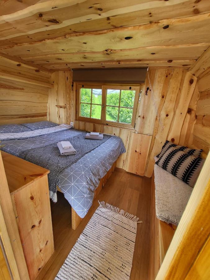 Unique wooden holiday house in nature Lukovica pri Domžalah Buitenkant foto