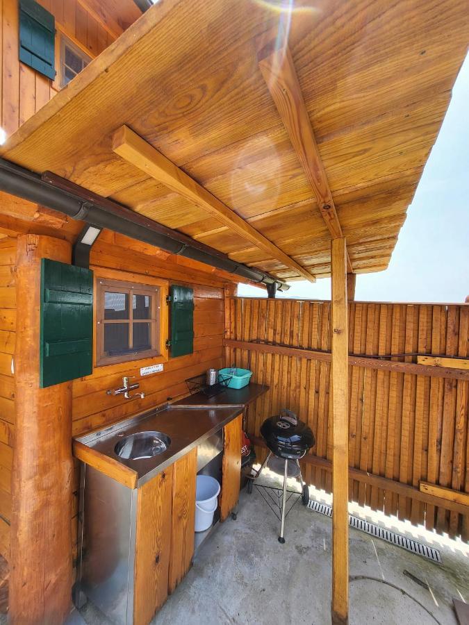 Unique wooden holiday house in nature Lukovica pri Domžalah Buitenkant foto
