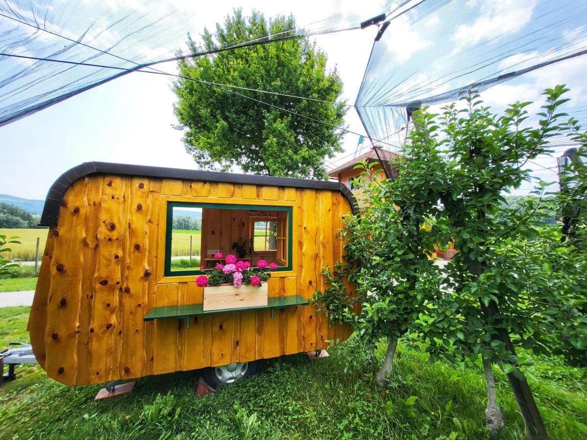 Unique wooden holiday house in nature Lukovica pri Domžalah Buitenkant foto