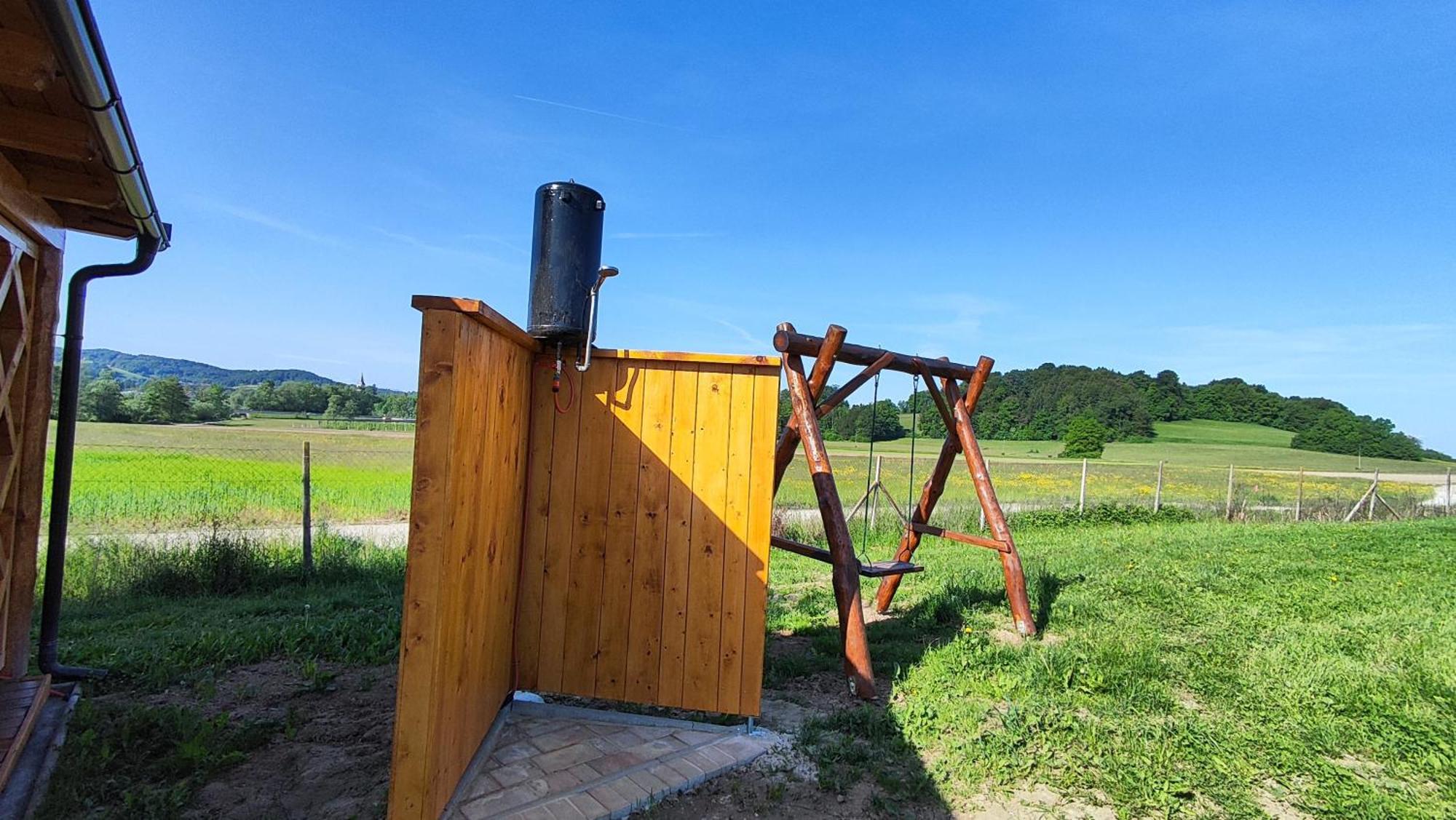Unique wooden holiday house in nature Lukovica pri Domžalah Buitenkant foto