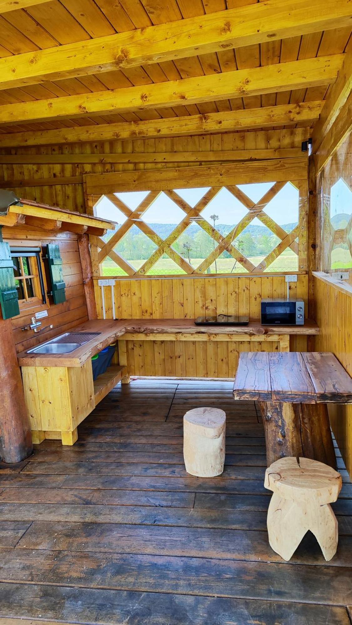 Unique wooden holiday house in nature Lukovica pri Domžalah Buitenkant foto