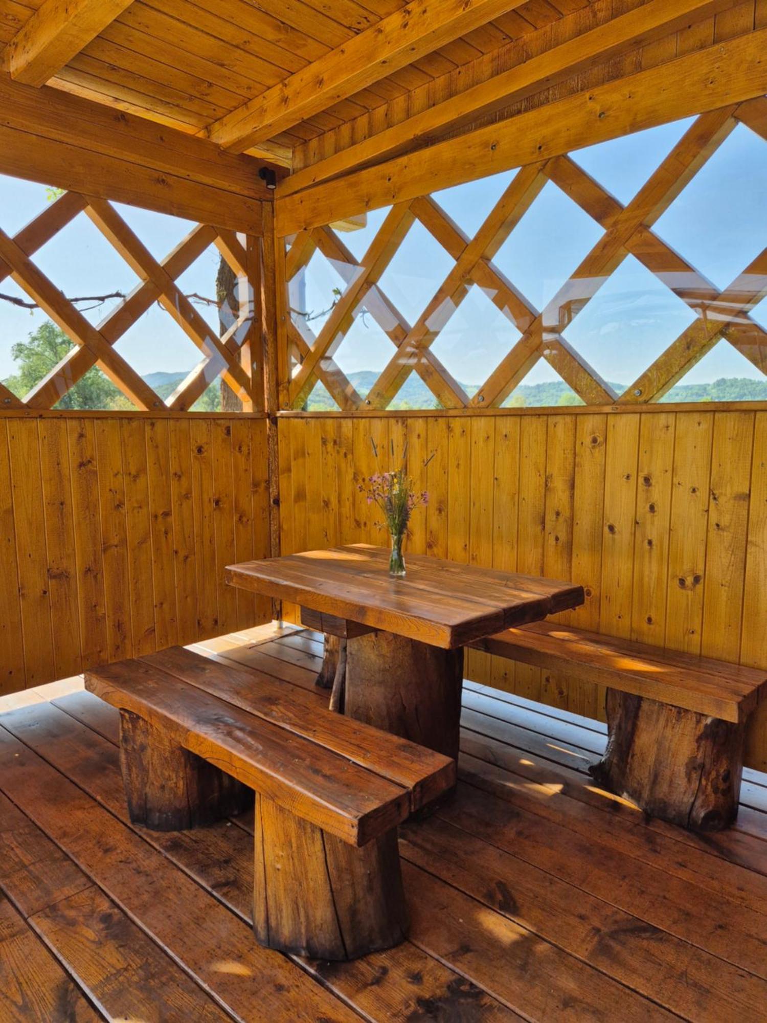 Unique wooden holiday house in nature Lukovica pri Domžalah Buitenkant foto