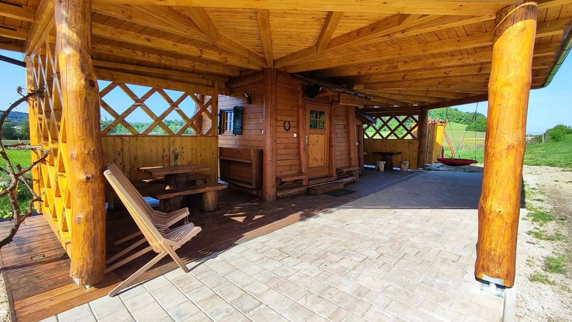 Unique wooden holiday house in nature Lukovica pri Domžalah Buitenkant foto