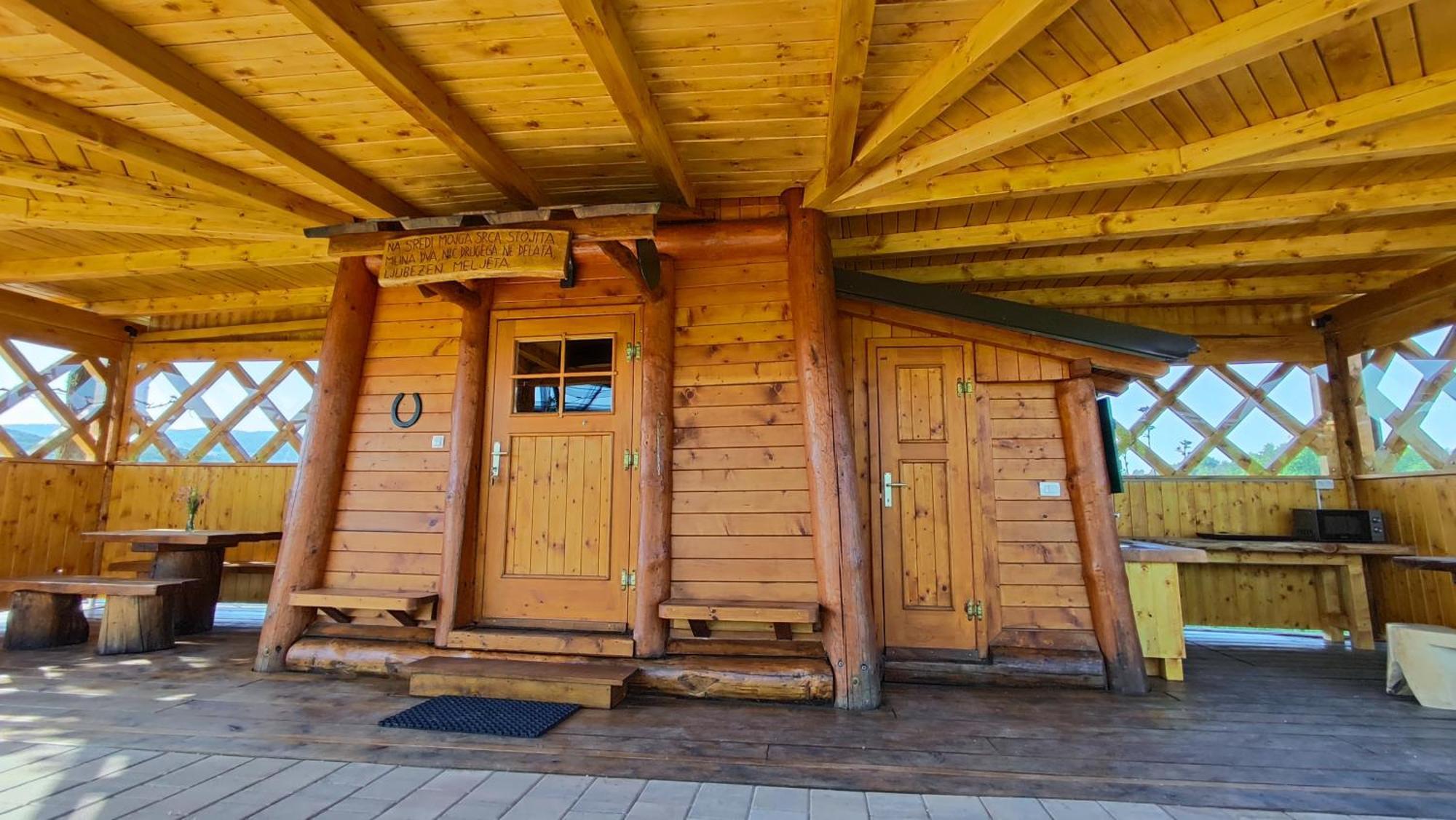 Unique wooden holiday house in nature Lukovica pri Domžalah Buitenkant foto