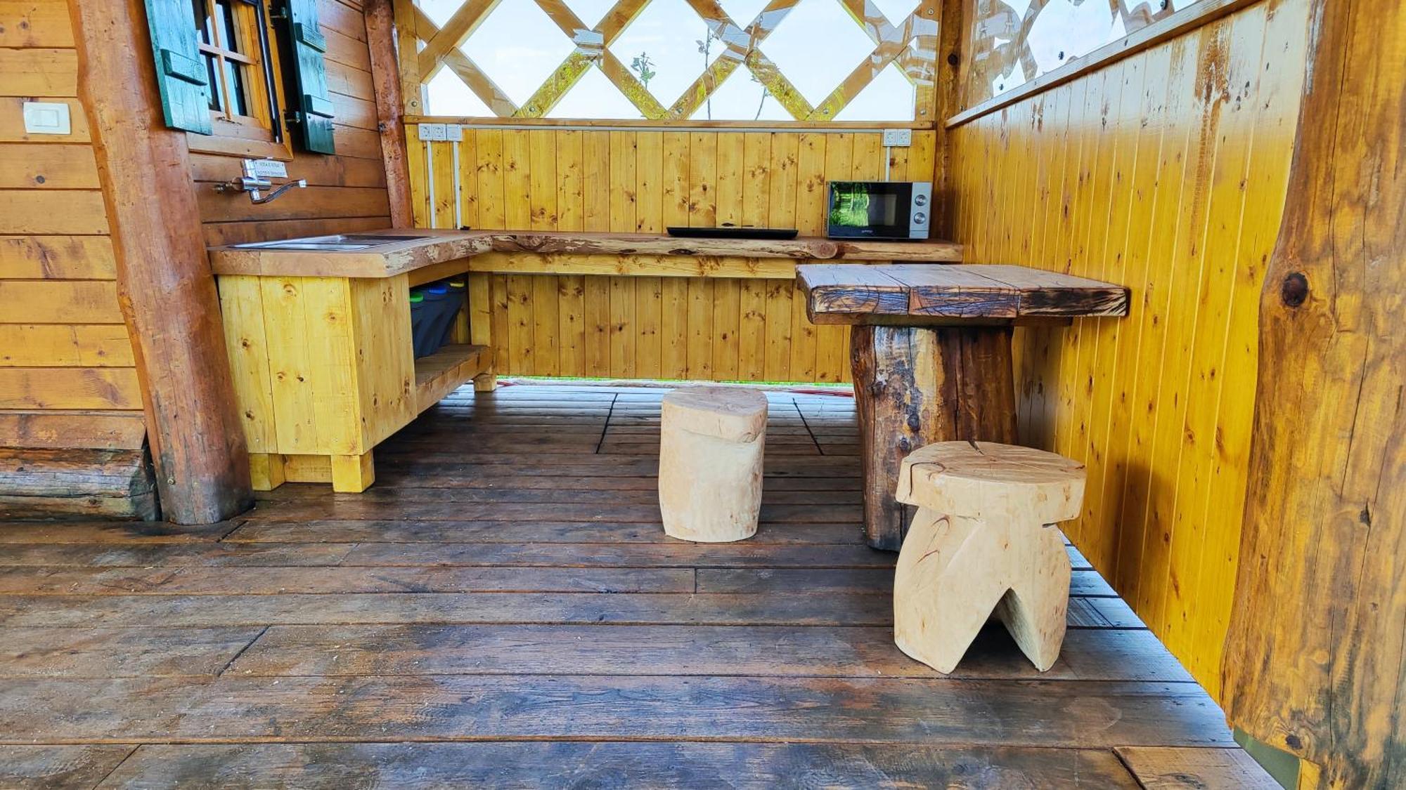 Unique wooden holiday house in nature Lukovica pri Domžalah Buitenkant foto